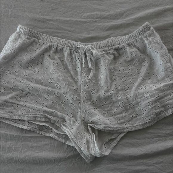 PACSUN Eyelet Beach Low Rise MEdium Women's White Summer Flowy Lace Shorts - Picture 1 of 3